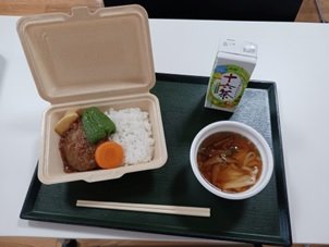 青P子ども食堂.jpg